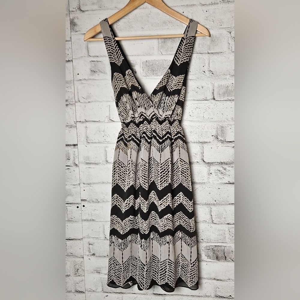 DKNYC Chevron V Neck Open Back Midi Dress Size 8